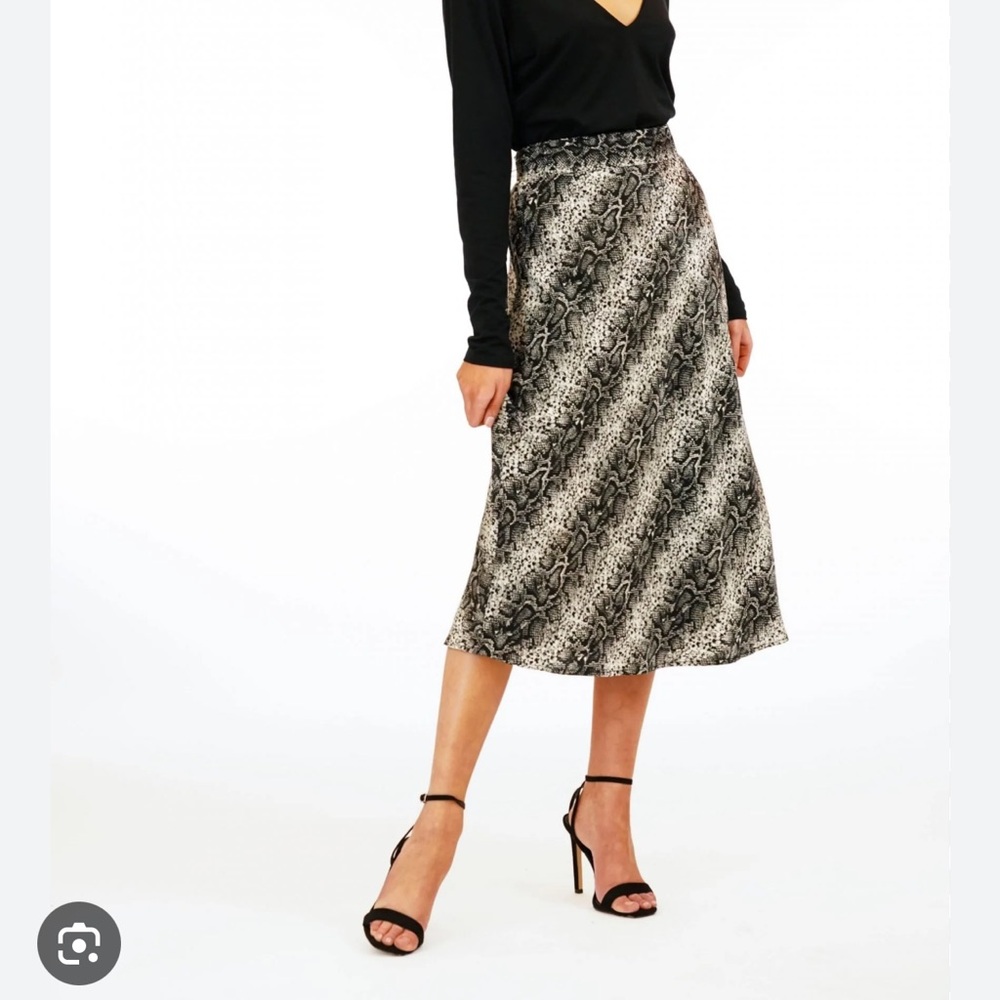 Veronica M 🖤 A-Line Midi 🖤 Snake Skin